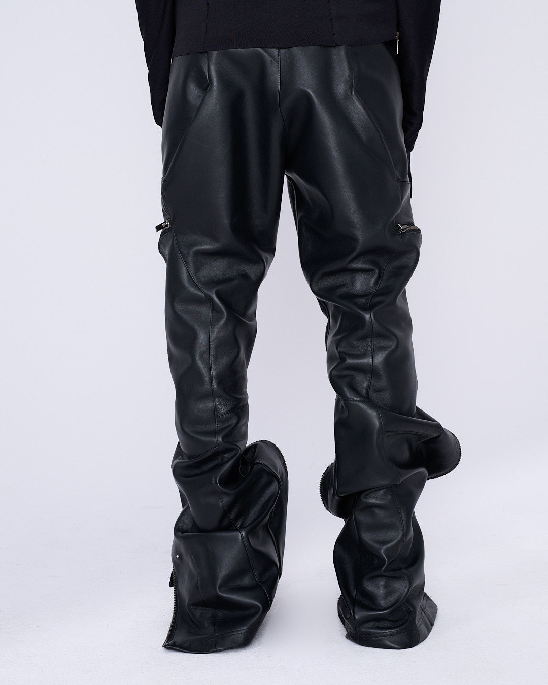 MEN ZIPPED LEATHER PANTS