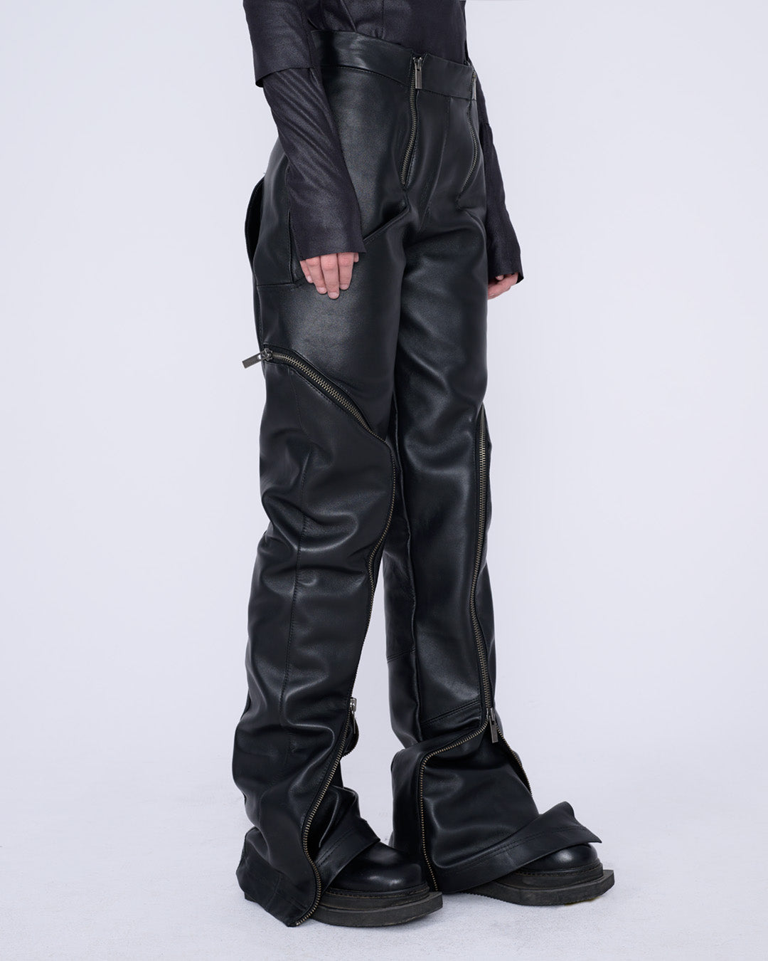 WOMEN ZIPPED LEATHER PANTS