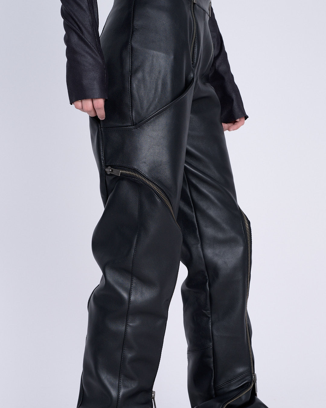 WOMEN ZIPPED LEATHER PANTS