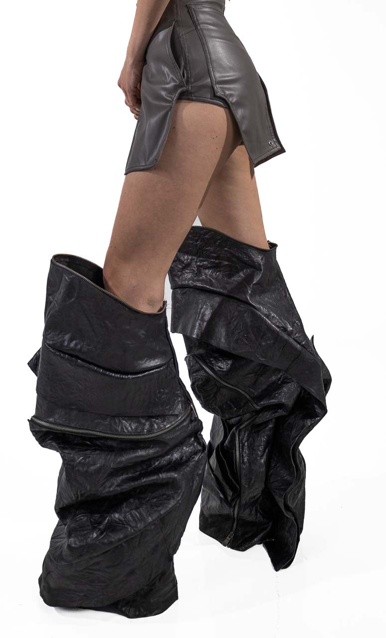 WOMEN ECO LEATHER SHORT PANTS