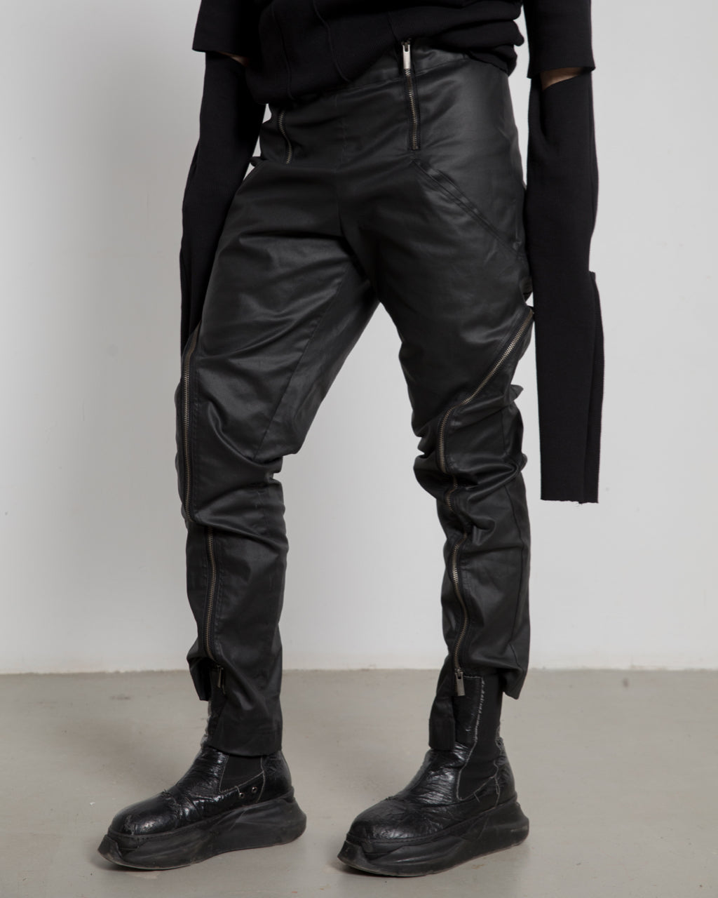 MEN DENIM ZIPPED PANTS