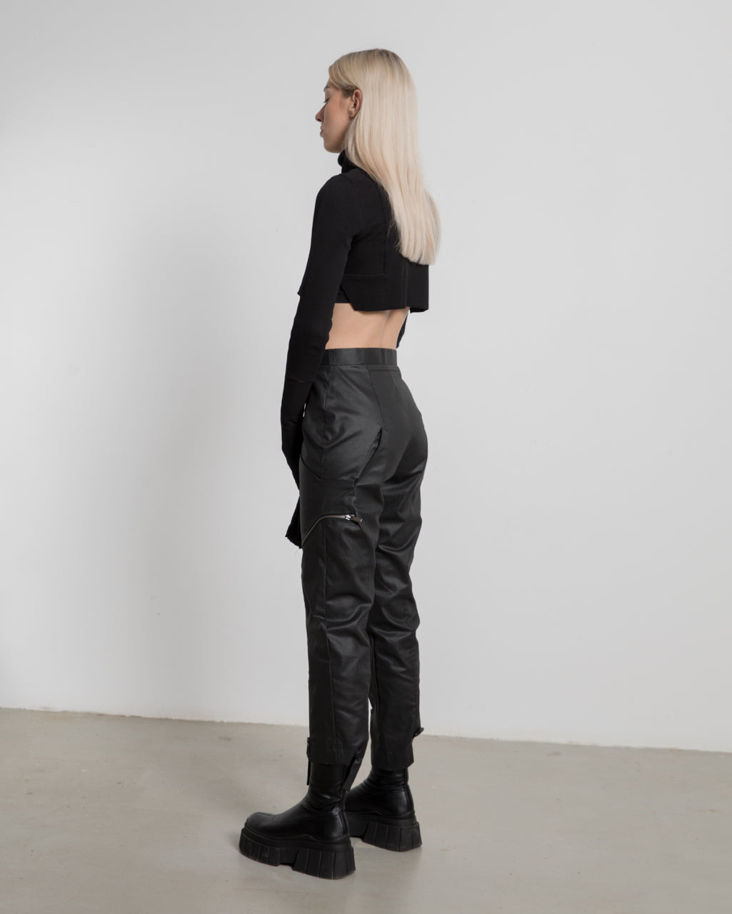 WOMEN DENIM ZIPPED PANTS