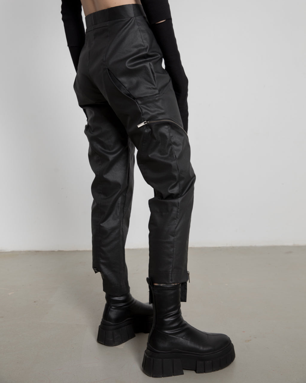 WOMEN DENIM ZIPPED PANTS