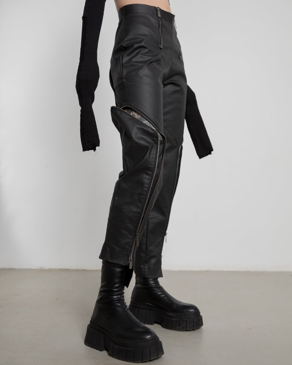 WOMEN DENIM ZIPPED PANTS