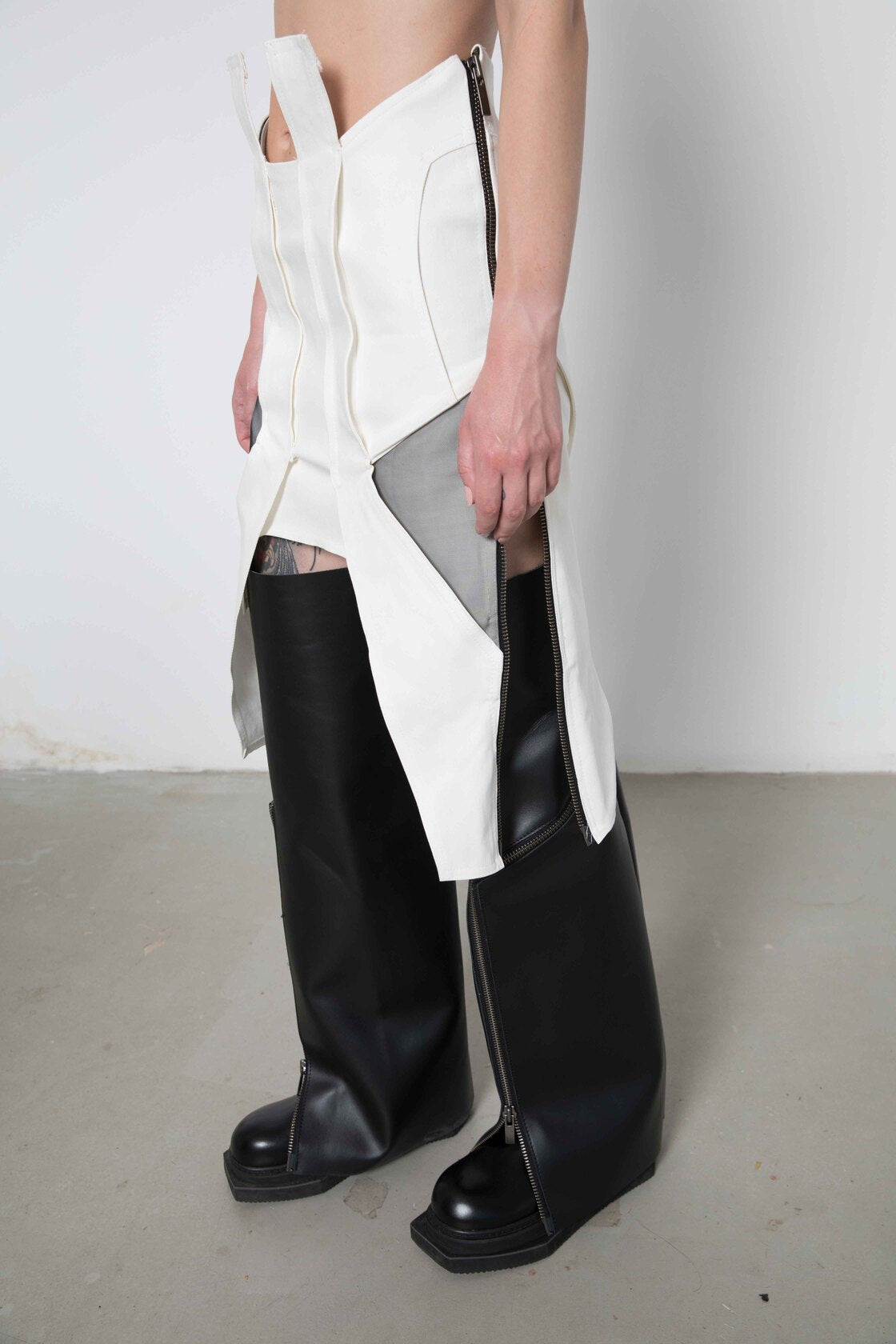 UNISEX BLACK LEATHER SOCKS