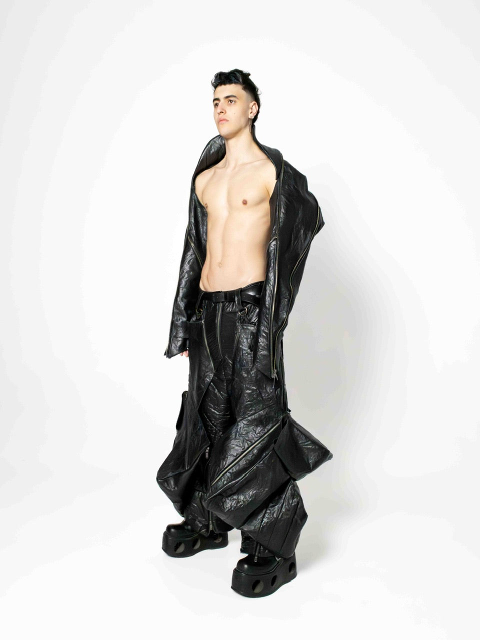 UNISEX CRINCKLED LEATHER SLEEVES