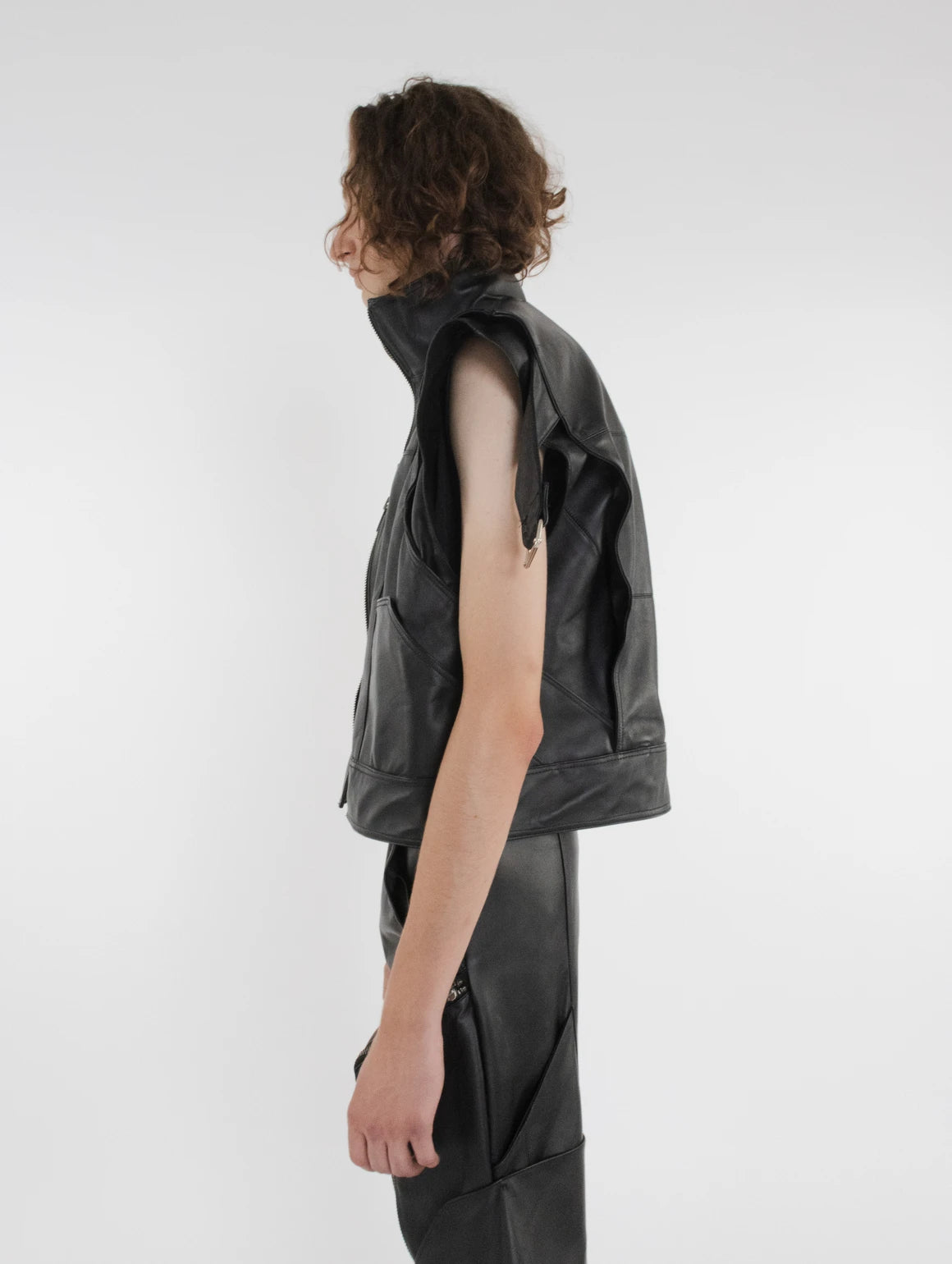 MEN LEATHER SHORT VEST