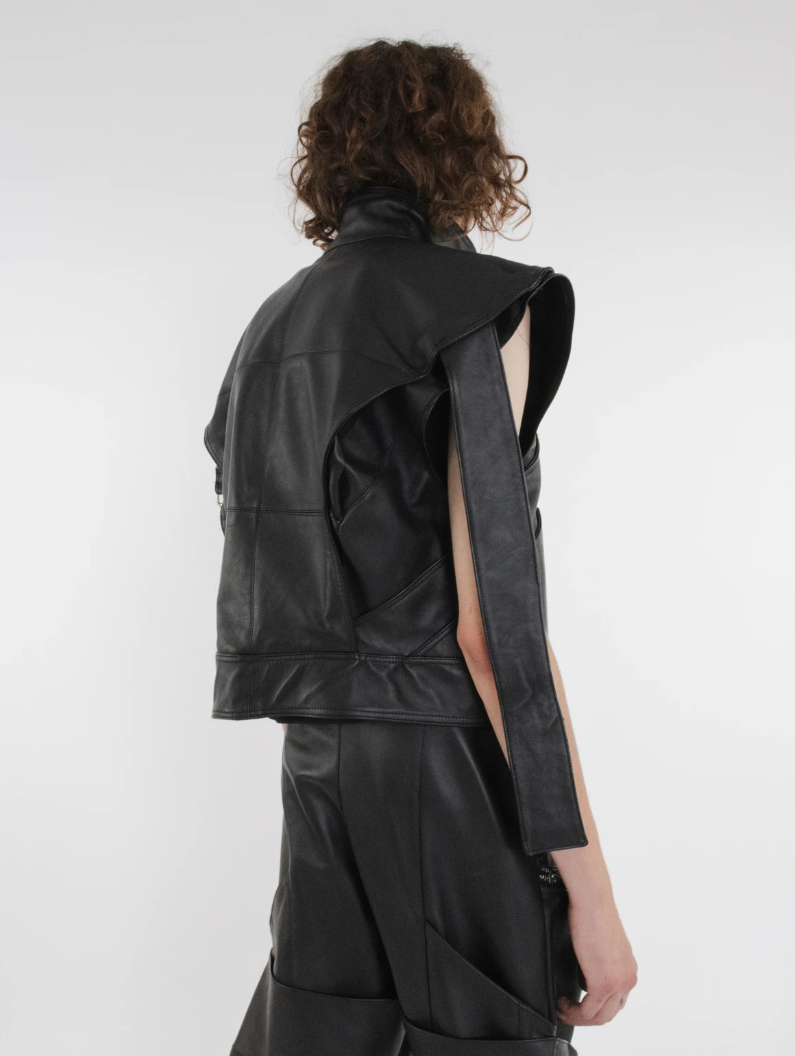 MEN LEATHER SHORT VEST