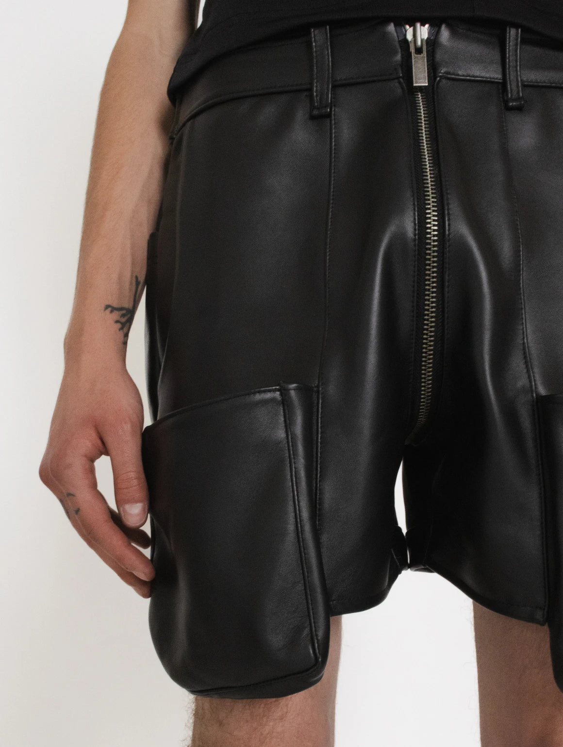 LEATHER POCKET SHORT PANTS