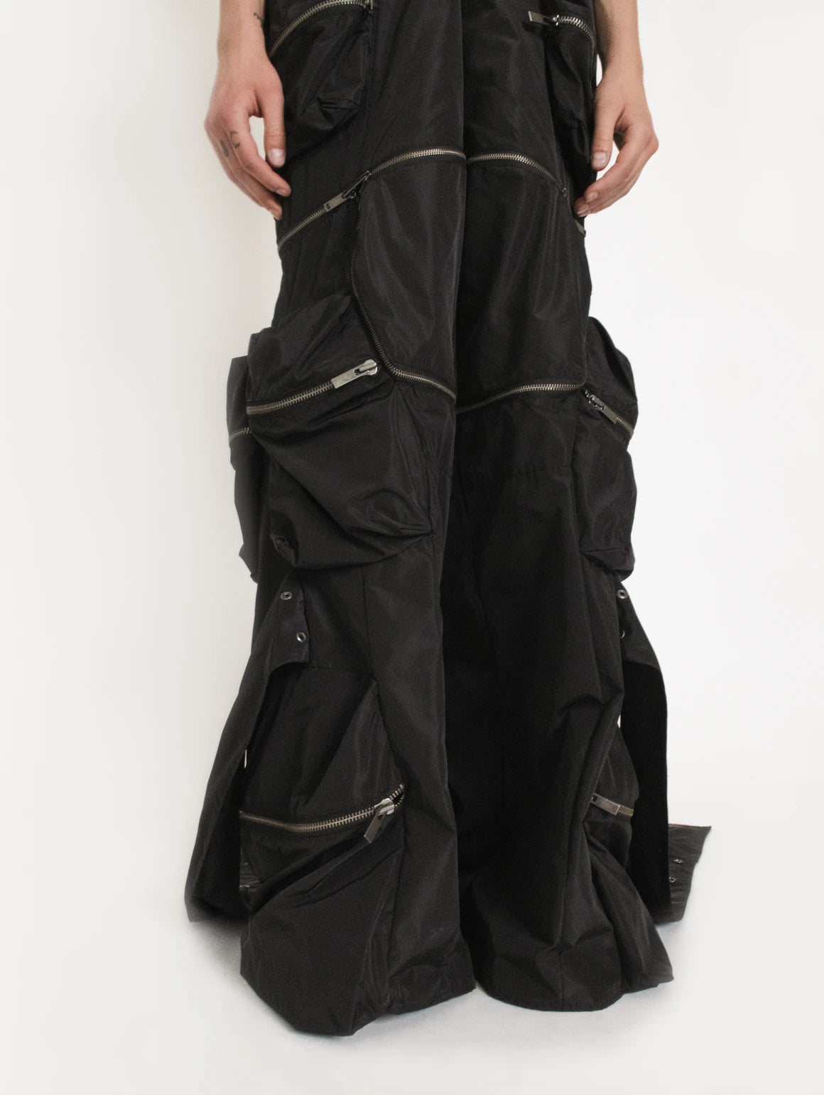 ZIPPED DETACHABLE PANTS