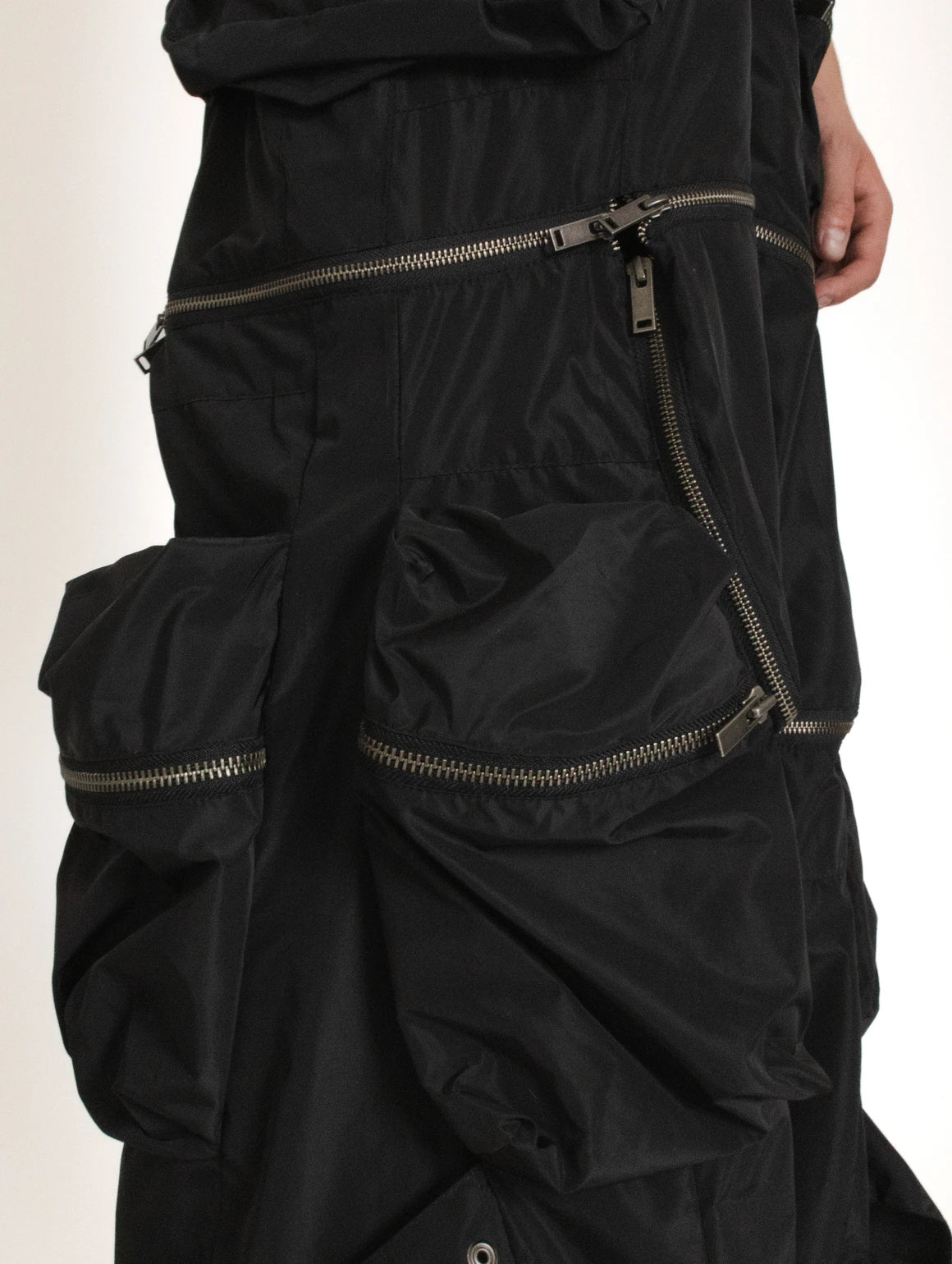 ZIPPED DETACHABLE PANTS