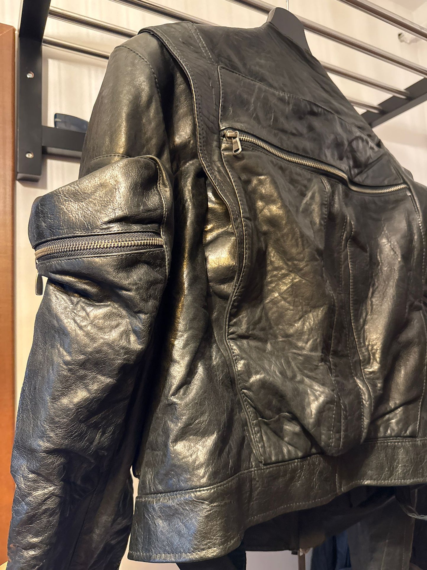MEN LEATHER ZIPPED JACKET