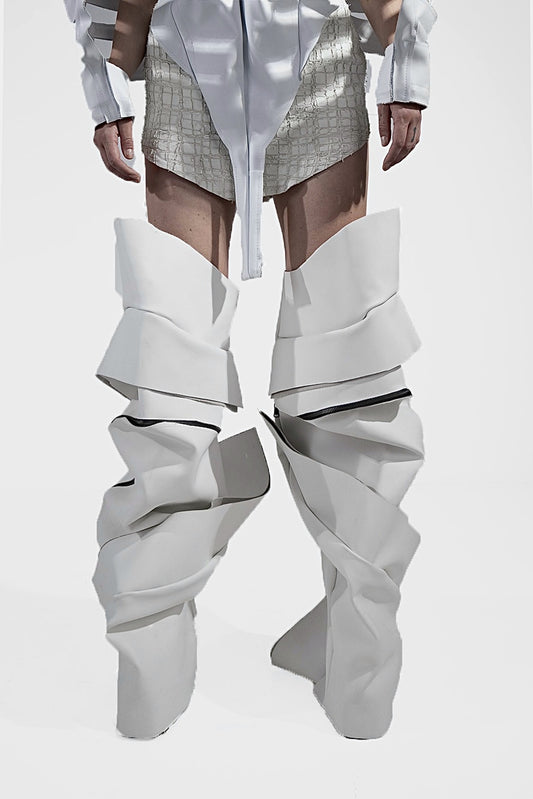 UNISEX WHITE FLARED LEATHER SOCKS