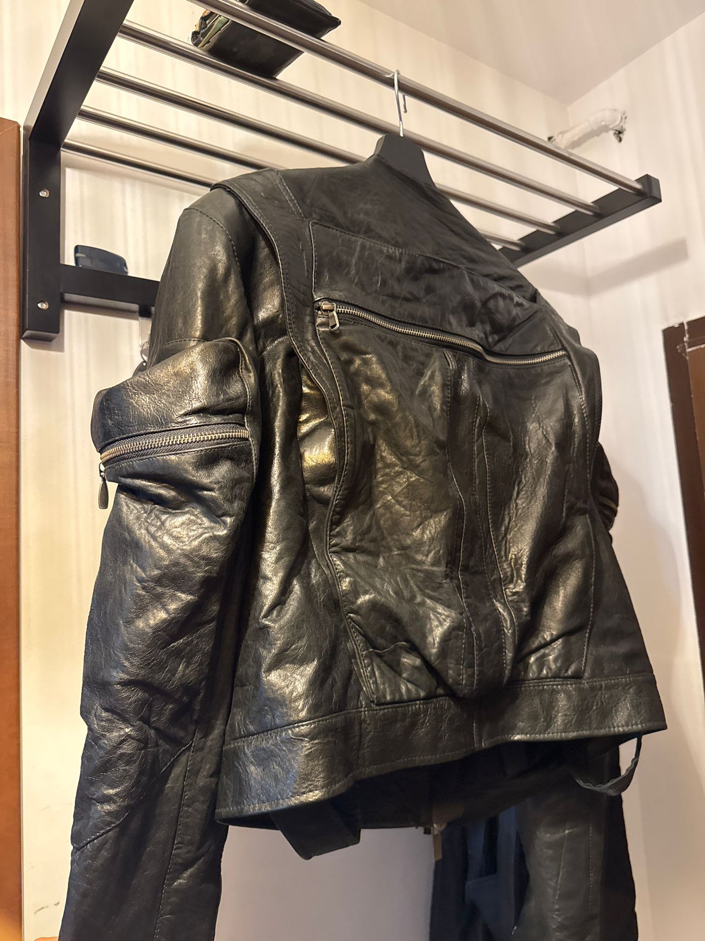 MEN LEATHER ZIPPED JACKET