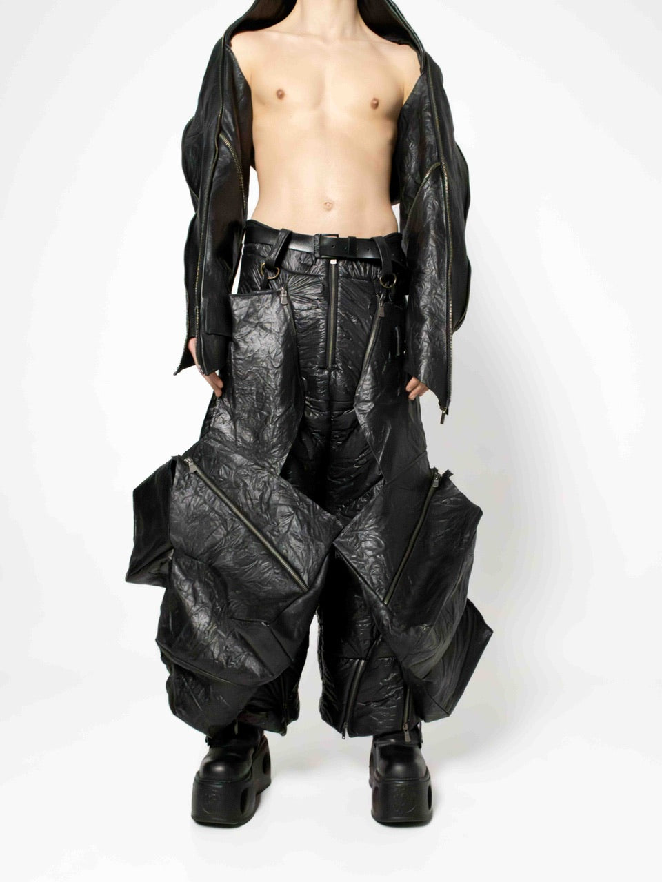 UNISEX CRINCKLED LEATHER SLEEVES